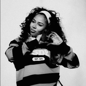 Meet your Posher, Makyra